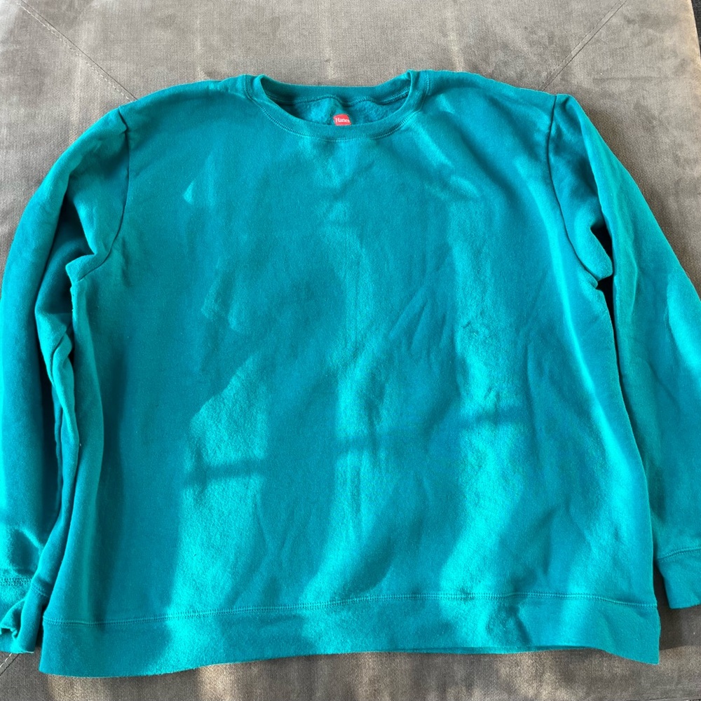 Hanes women’s sweatshirt